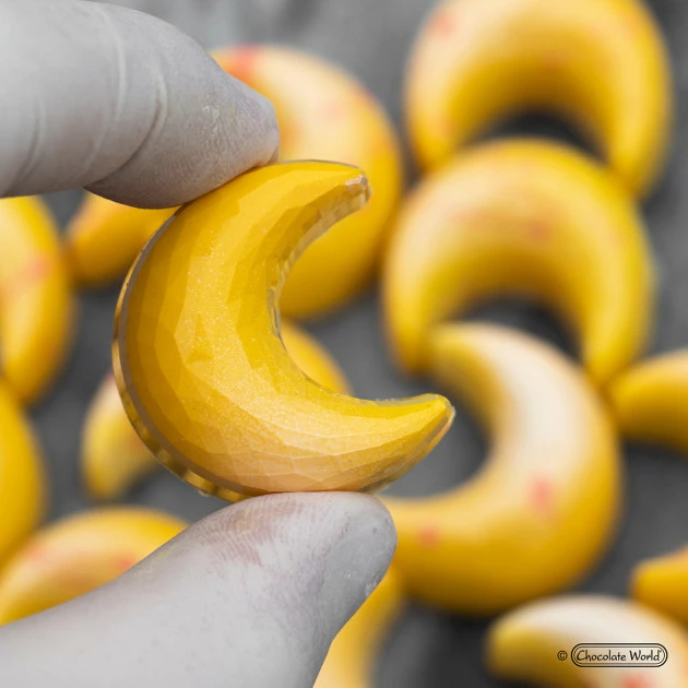 Moule Chocolat Demie-Lune à Facettes 3,5 X 3,1 Cm (x21) Chocolate World 3 Moule Chocolat Demie-Lune à Facettes 3,5 X 3,1 Cm (x21) Chocolate World – Image 3